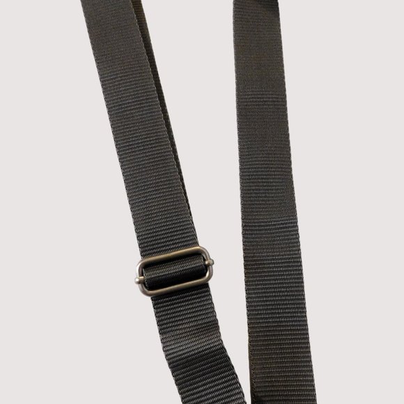 Baggallini Animal Print Crossbody Purse Gray Nylon Adj. Strap 10 in x 10.5 in - Picture 9 of 13